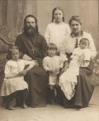 Павел Петрович Воецкий с семьей